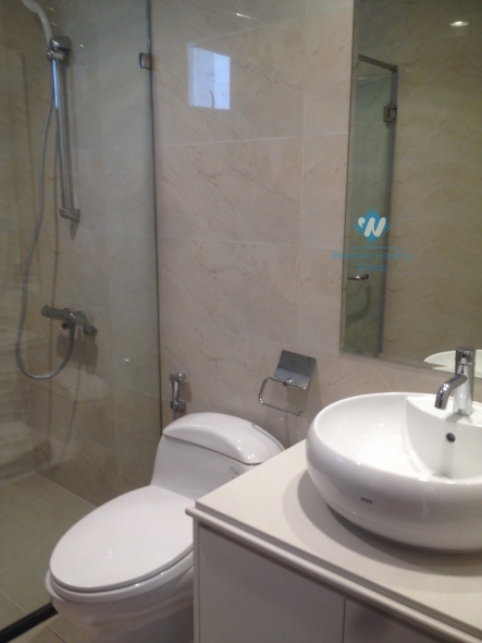 Modern two bedrooms for rent in Vinhomes Nguyen Chi Thanh, Dong Da, Ha Noi